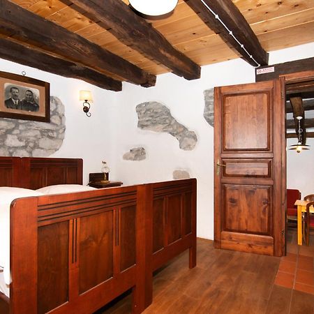 Apartments Valentinus 1800 Sežana المظهر الخارجي الصورة