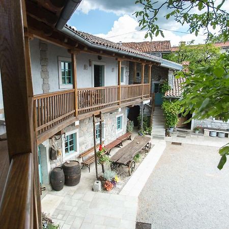 Apartments Valentinus 1800 Sežana المظهر الخارجي الصورة