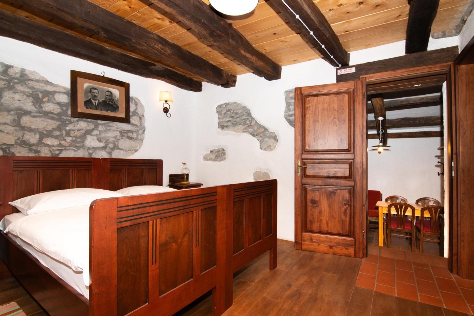 Apartments Valentinus 1800 Sežana المظهر الخارجي الصورة