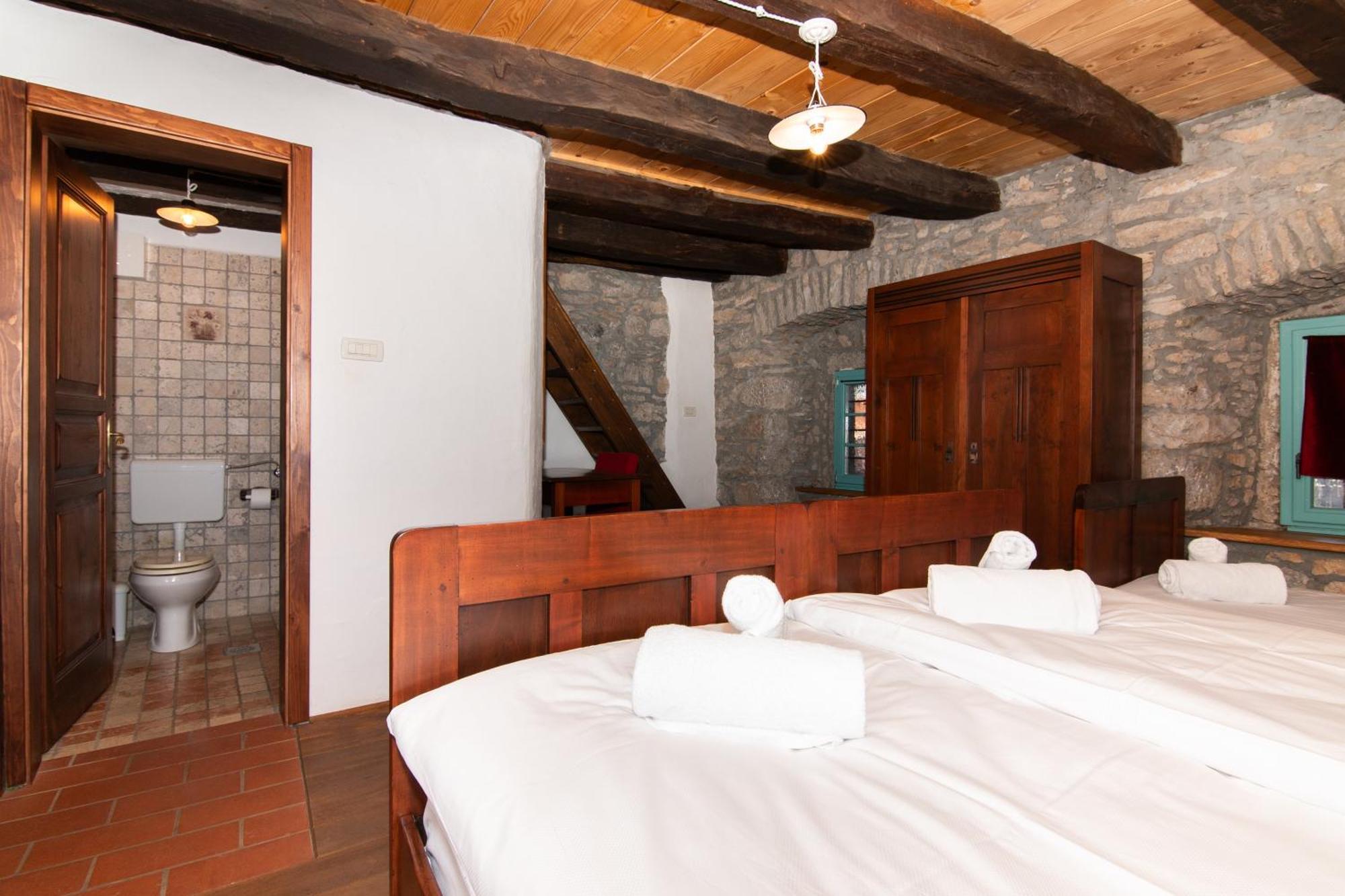 Apartments Valentinus 1800 Sežana المظهر الخارجي الصورة