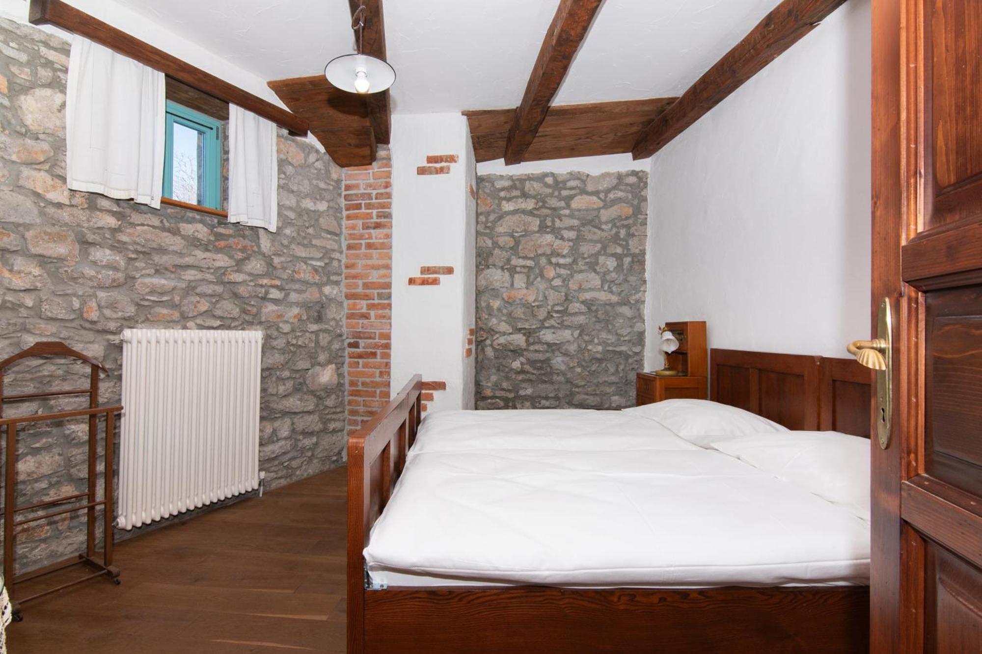 Apartments Valentinus 1800 Sežana المظهر الخارجي الصورة