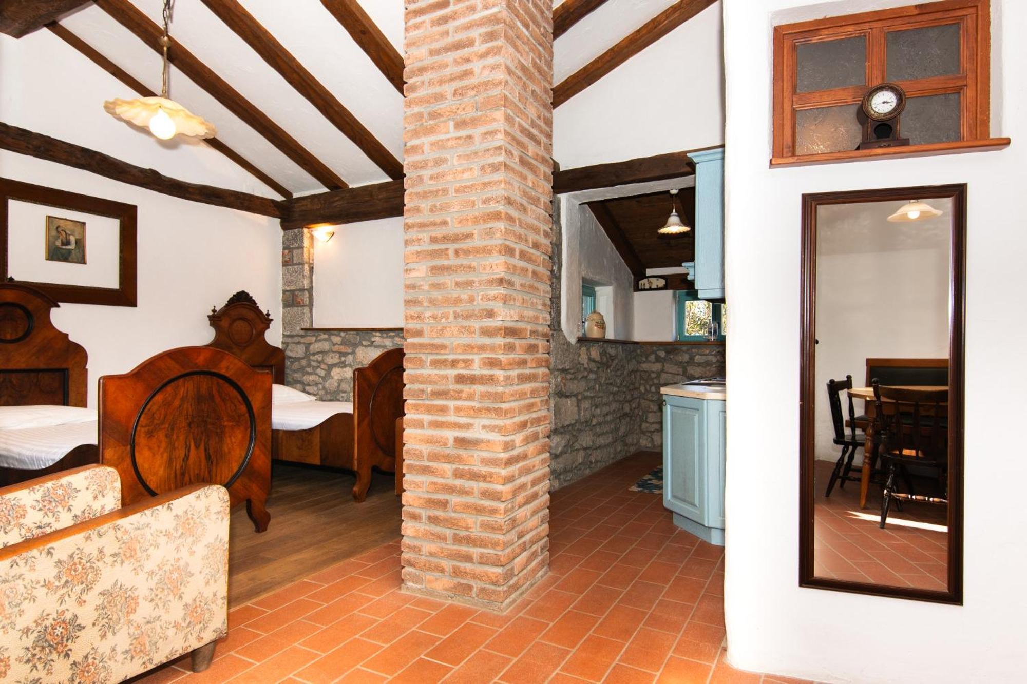 Apartments Valentinus 1800 Sežana المظهر الخارجي الصورة
