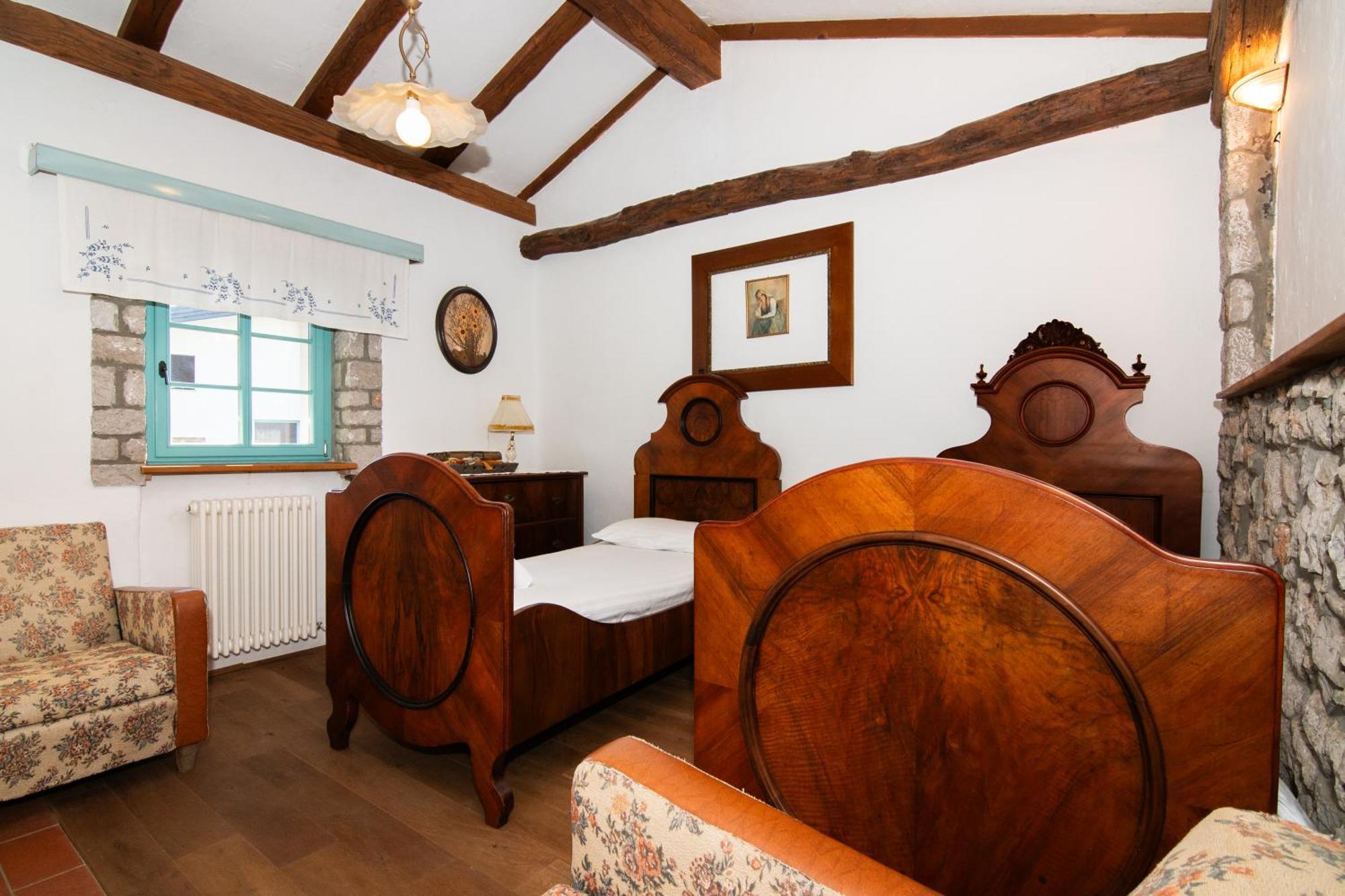 Apartments Valentinus 1800 Sežana المظهر الخارجي الصورة