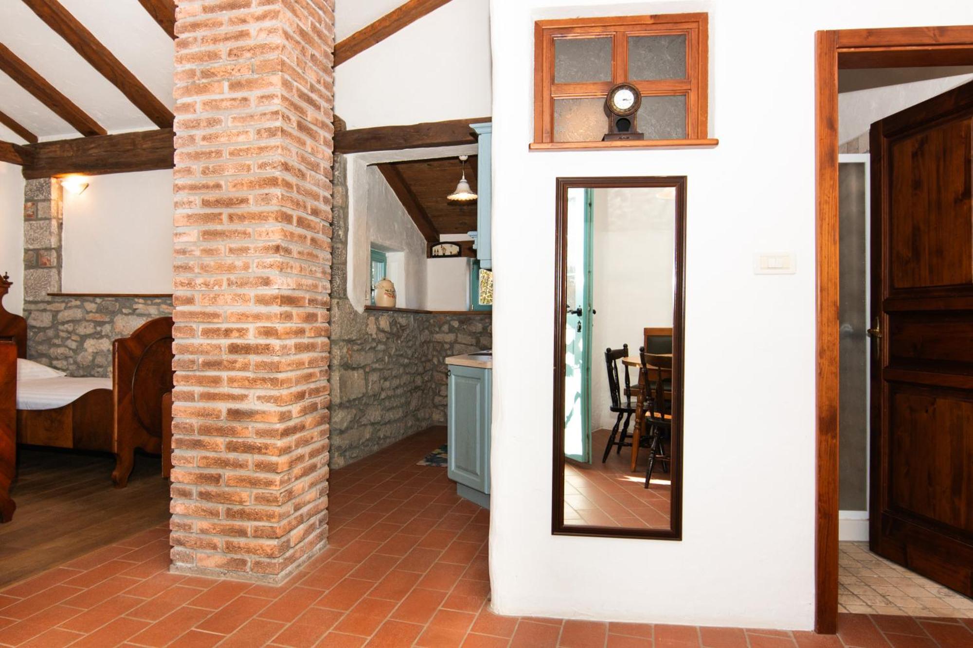 Apartments Valentinus 1800 Sežana المظهر الخارجي الصورة