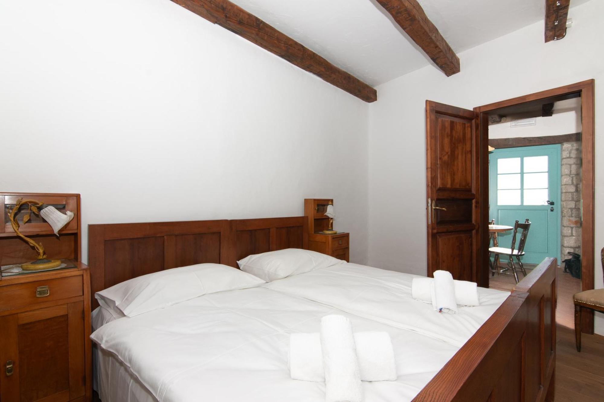 Apartments Valentinus 1800 Sežana المظهر الخارجي الصورة