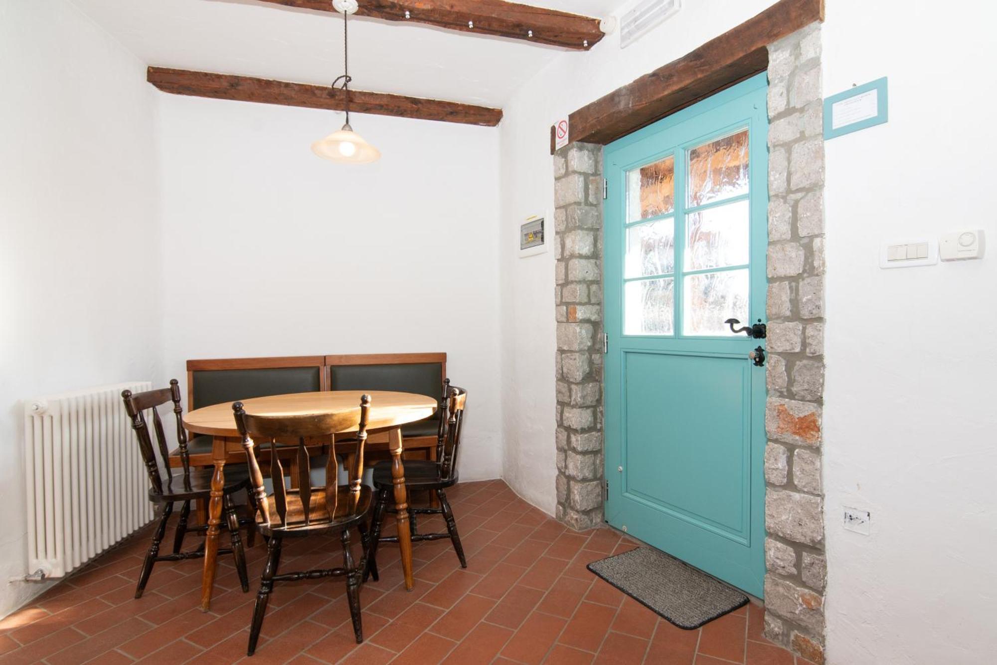 Apartments Valentinus 1800 Sežana المظهر الخارجي الصورة