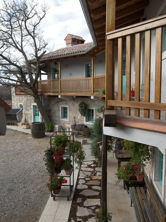 Apartments Valentinus 1800 Sežana المظهر الخارجي الصورة