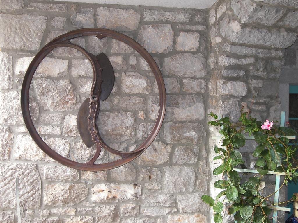 Apartments Valentinus 1800 Sežana المظهر الخارجي الصورة