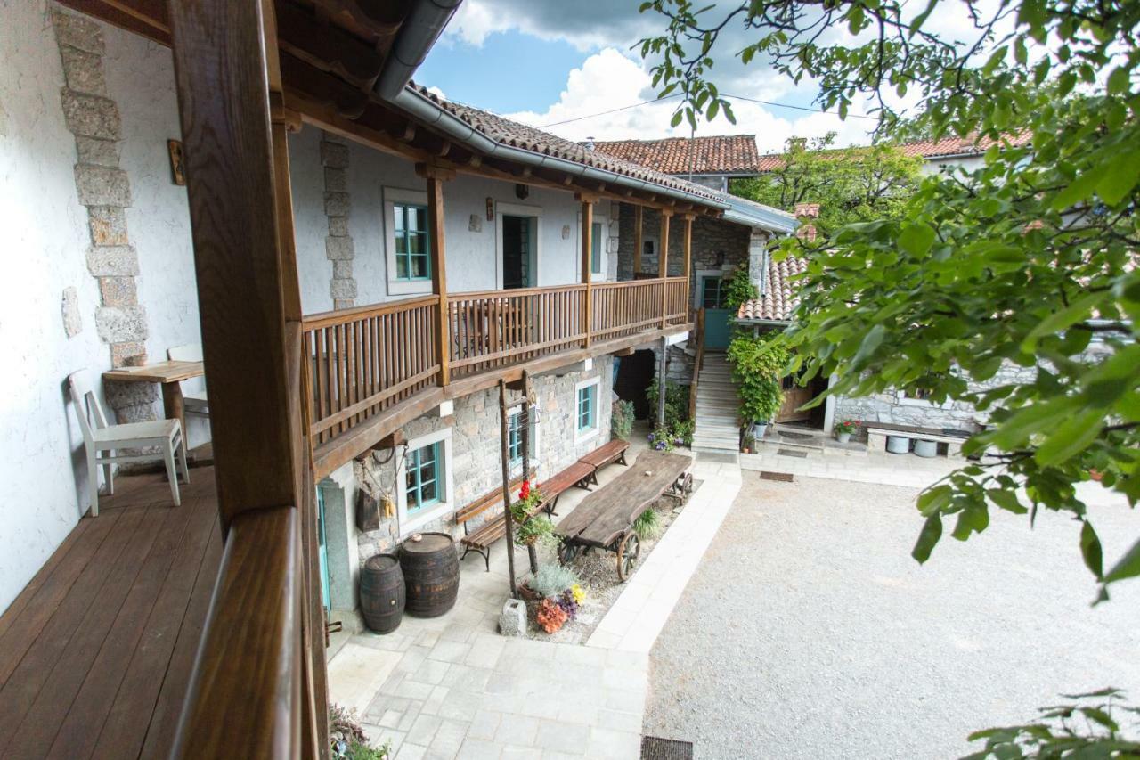 Apartments Valentinus 1800 Sežana المظهر الخارجي الصورة